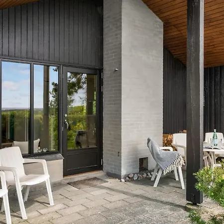 Beautiful In With 3 Bedrooms *